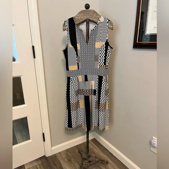 Super cute Jude Connally dress with pockets! - Picture 2 of 11